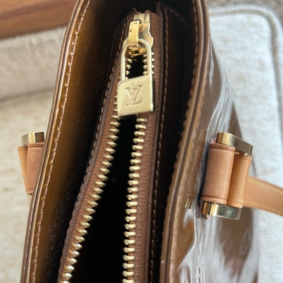 Louis Vuitton Houston Vernis bag - Picture 9 of 14